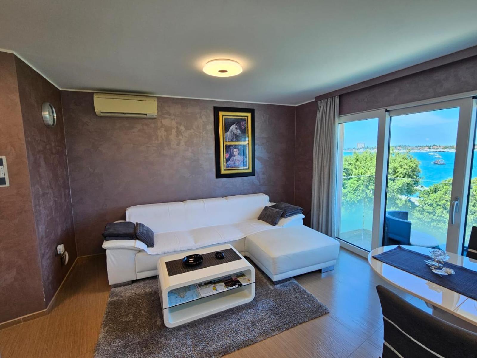 Apartments Riva-Interauto Umago Esterno foto