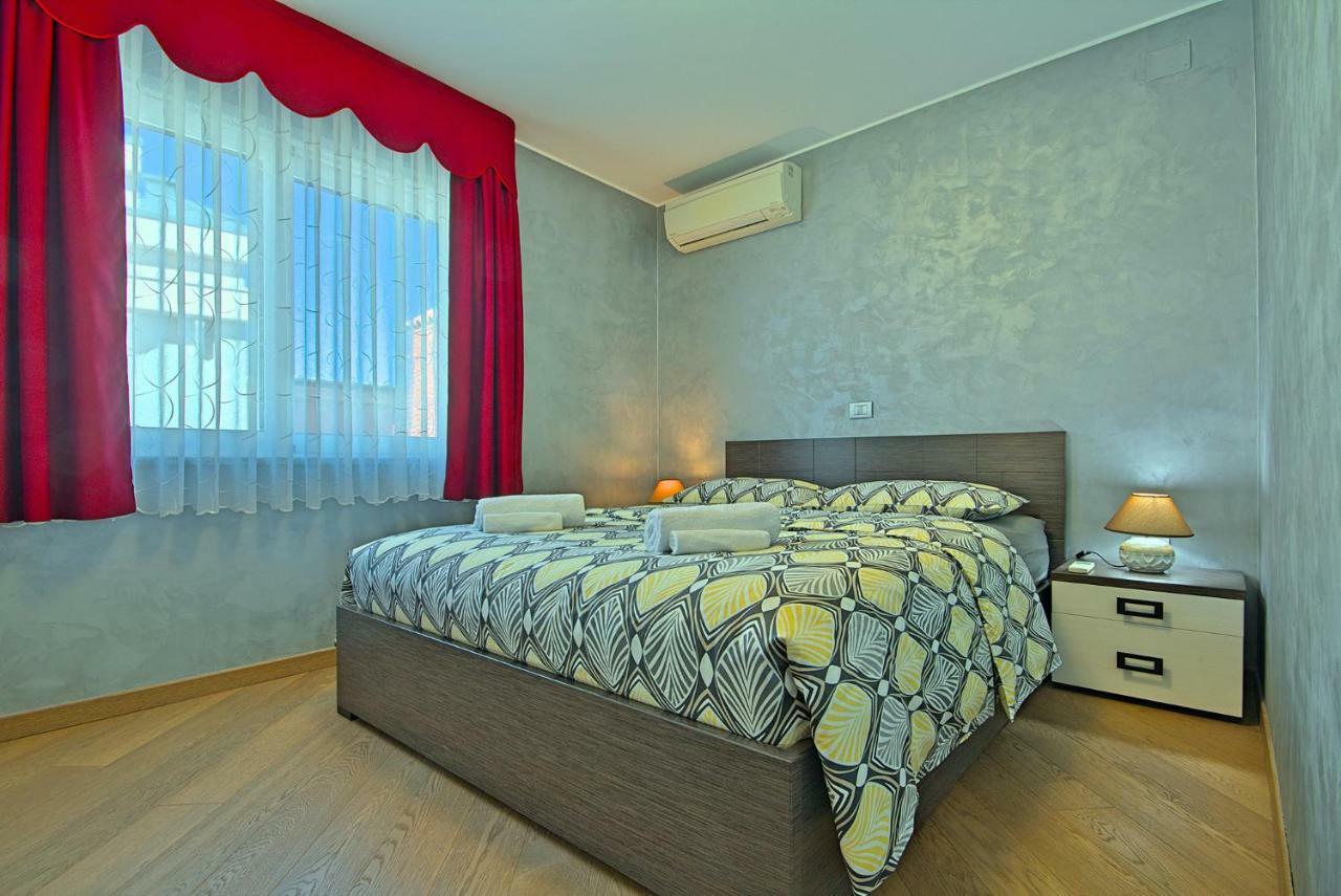 Apartments Riva-Interauto Umago Esterno foto
